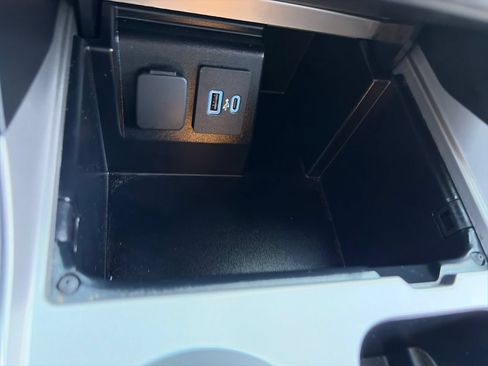 Used 2023 Ford Explorer XLT w/ Equipment Group 202A AWD/4WD image 26