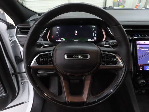 Used 2022 Jeep Grand Cherokee Summit w/ Advanced Protech Group IV AWD/4WD image 14