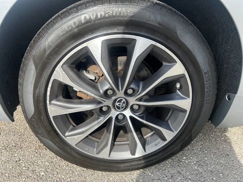 Used 2018 Toyota Avalon XLE image 21