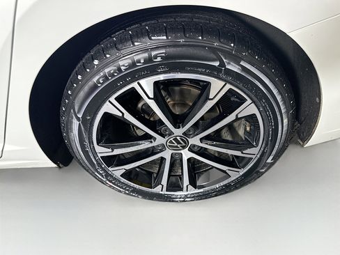 Used 2025 Volkswagen Jetta Sport image 11