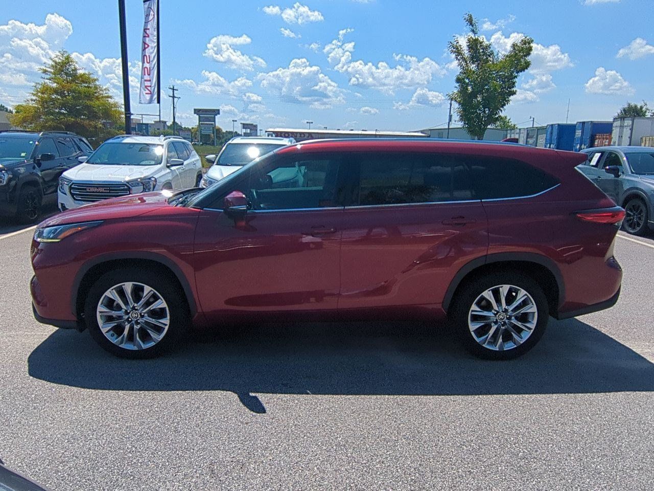 Used 2021 Toyota Highlander Limited FWD image 7