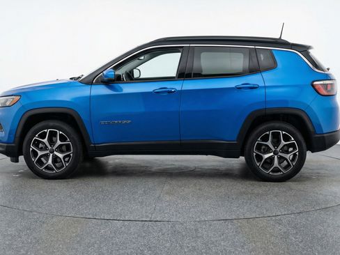 Used 2025 Jeep Compass Limited image 5