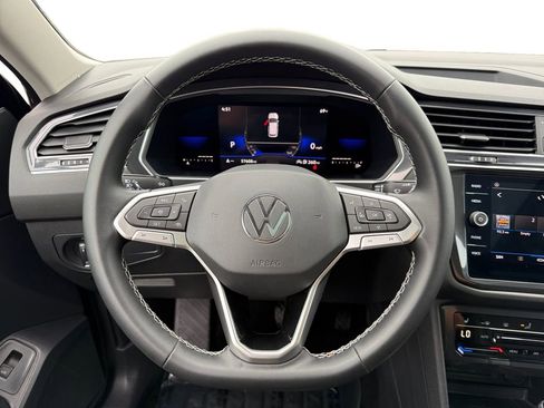 Used 2022 Volkswagen Tiguan SE FWD image 12
