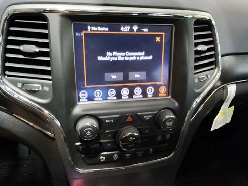 Used 2018 Jeep Grand Cherokee Limited AWD/4WD image 26