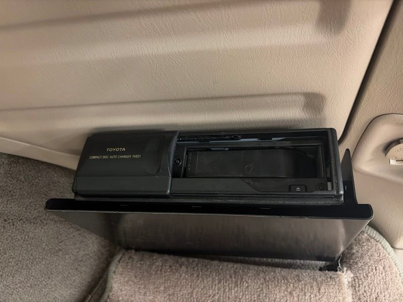 Used 2002 Toyota 4Runner SR5 w/ Leather Trim Pkg AWD/4WD image 9