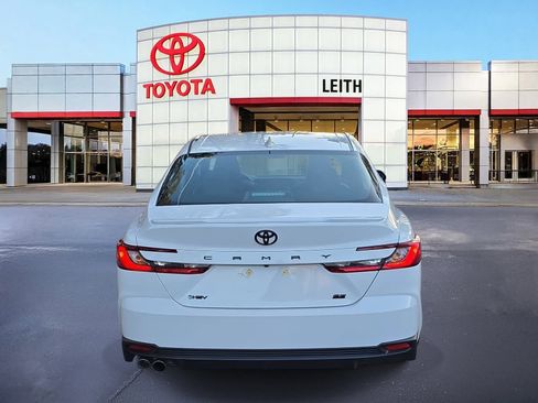 Used 2025 Toyota Camry SE image 6