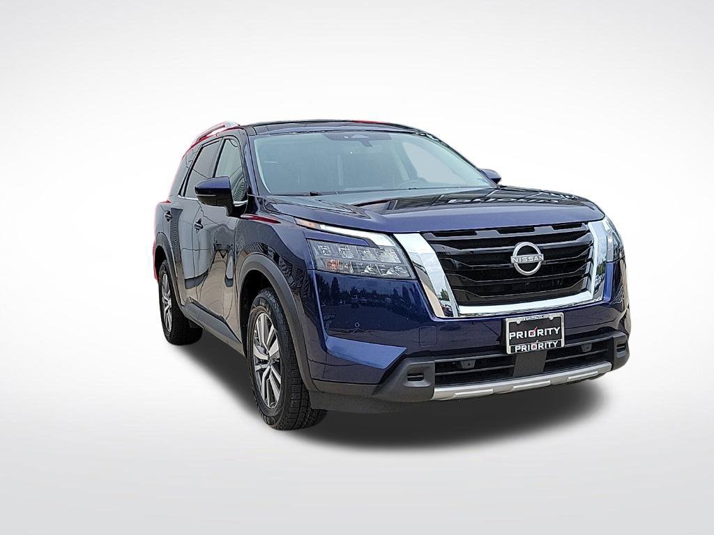 Used 2025 Nissan Pathfinder SL AWD/4WD image 7