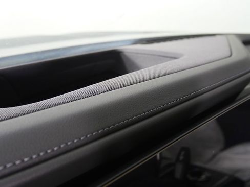 New 2026 BMW 750e xDrive w/ Executive Package image 20