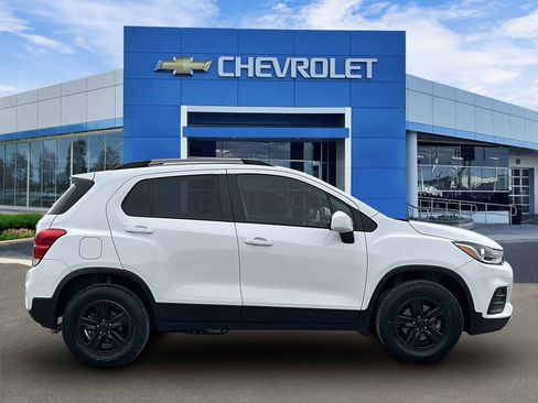 Certified 2022 Chevrolet Trax LT w/ LT Convenience Package image 5