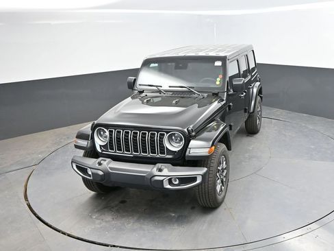 Used 2025 Jeep Wrangler Unlimited Sahara AWD/4WD image 26