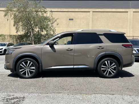 Certified 2024 Nissan Pathfinder Platinum FWD image 3