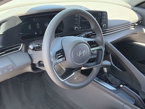 Certified 2024 Hyundai Elantra SE FWD image 17