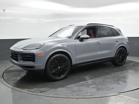 Used 2024 Porsche Cayenne image 8