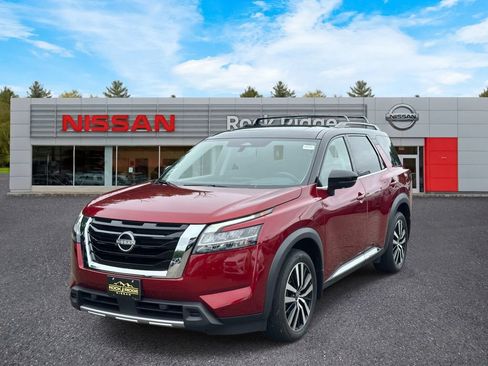 Used 2023 Nissan Pathfinder Platinum w/ Cargo Package AWD/4WD image 2
