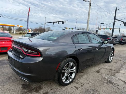 Used 2019 Dodge Charger SXT w/ Leather Interior Group image 6