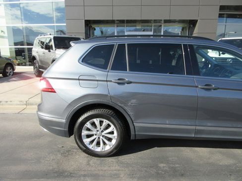Used 2018 Volkswagen Tiguan SE w/ Panoramic Sunroof Package image 11