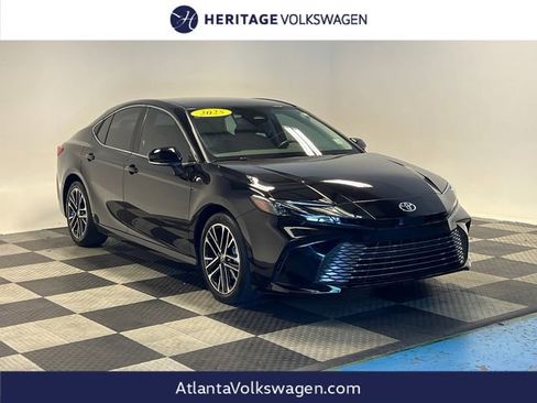 Used 2025 Toyota Camry XLE FWD image 1