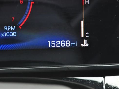 Used 2025 Chevrolet Trax RS w/ Driver Confidence Package FWD image 28