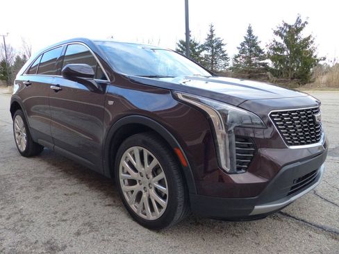 Used 2021 Cadillac XT4 Luxury w/ Cold Weather Package AWD/4WD image 11