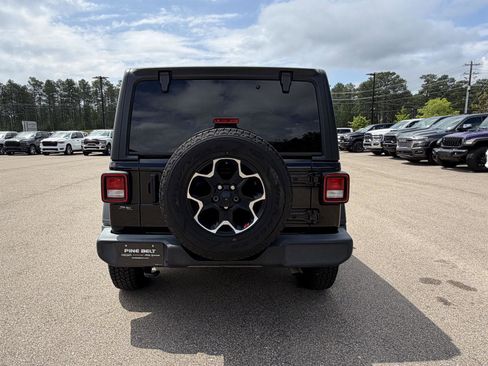 Used 2021 Jeep Wrangler Sport AWD/4WD image 5