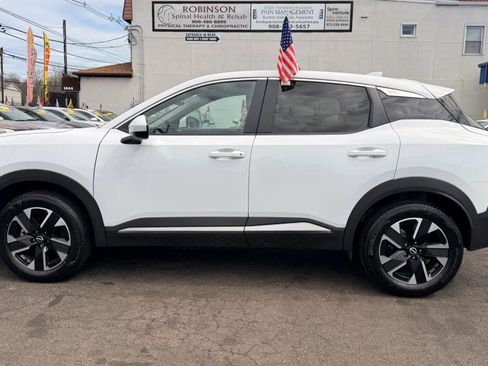 Used 2025 Nissan Kicks SV image 10