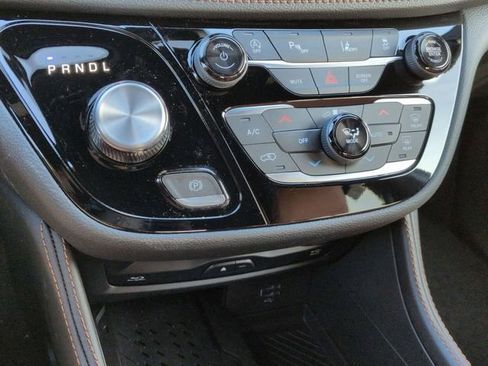 New 2026 Chrysler Pacifica Pinnacle image 23