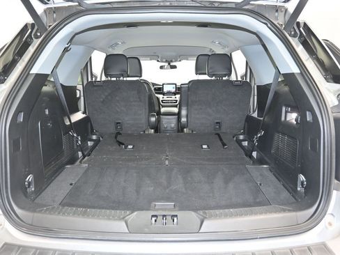 Used 2023 Ford Explorer XLT w/ Equipment Group 202A RWD image 11