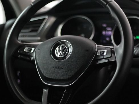 Used 2020 Volkswagen Tiguan SE FWD image 11