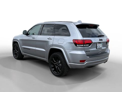 Used 2021 Jeep Grand Cherokee Laredo X AWD/4WD image 3