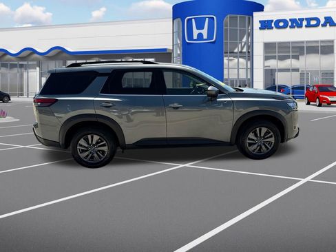 Used 2025 Nissan Pathfinder SV FWD image 10