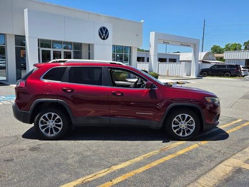 Used 2019 Jeep Cherokee Latitude Plus w/ Comfort/Convenience Group FWD image 15