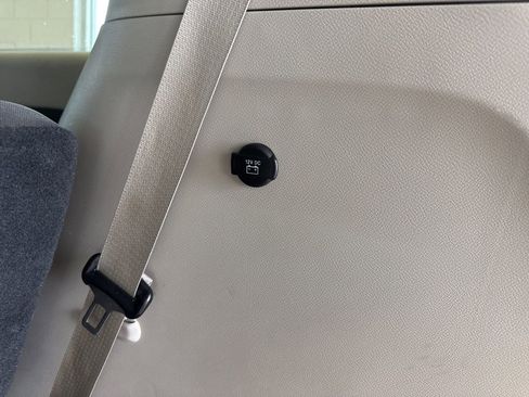 Used 2023 Chrysler Voyager LX image 42