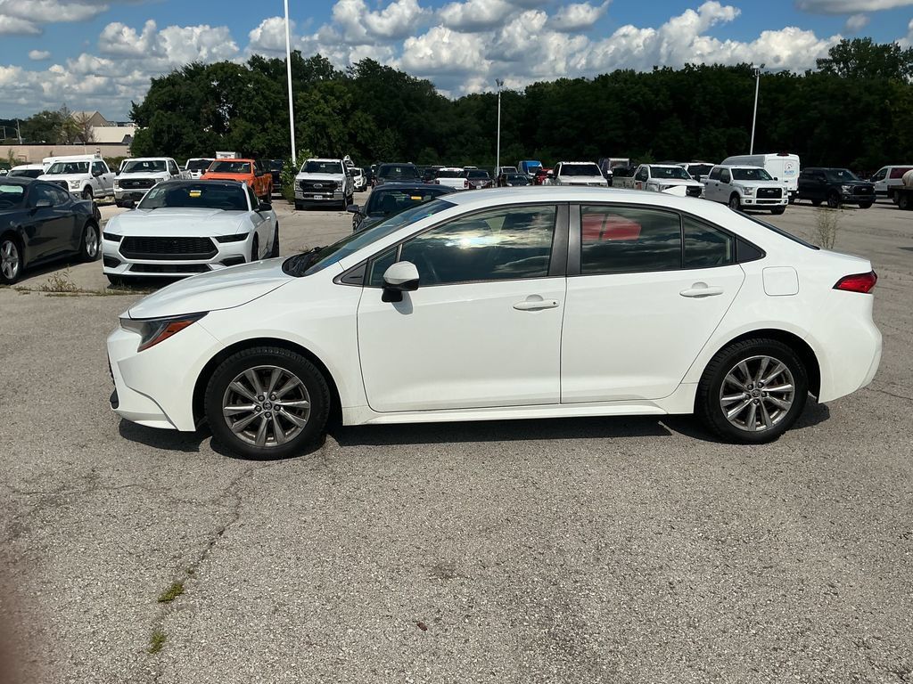 Used 2023 Toyota Corolla LE w/ LE Convenience Package FWD image 2