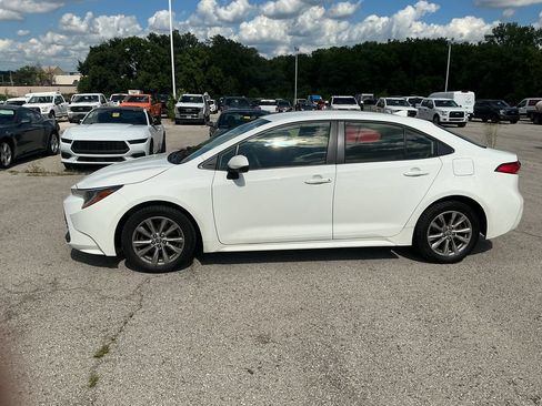 Used 2023 Toyota Corolla LE w/ LE Convenience Package FWD image 2