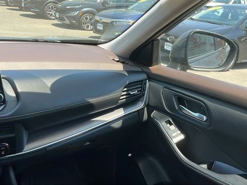 Used 2023 Nissan Rogue SV AWD/4WD image 25