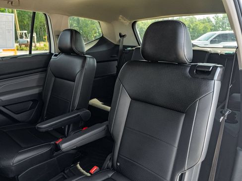 Used 2021 Volkswagen Atlas SE w/ Panoramic Sunroof Package FWD image 19