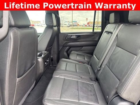 Used 2025 Chevrolet Suburban Z71 image 25