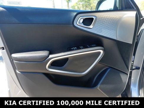 Certified 2025 Kia Soul LX image 19