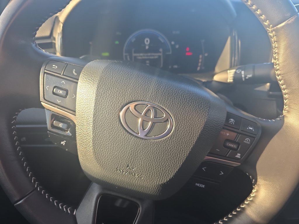 Used 2025 Toyota Camry SE w/ Convenience Package FWD image 12
