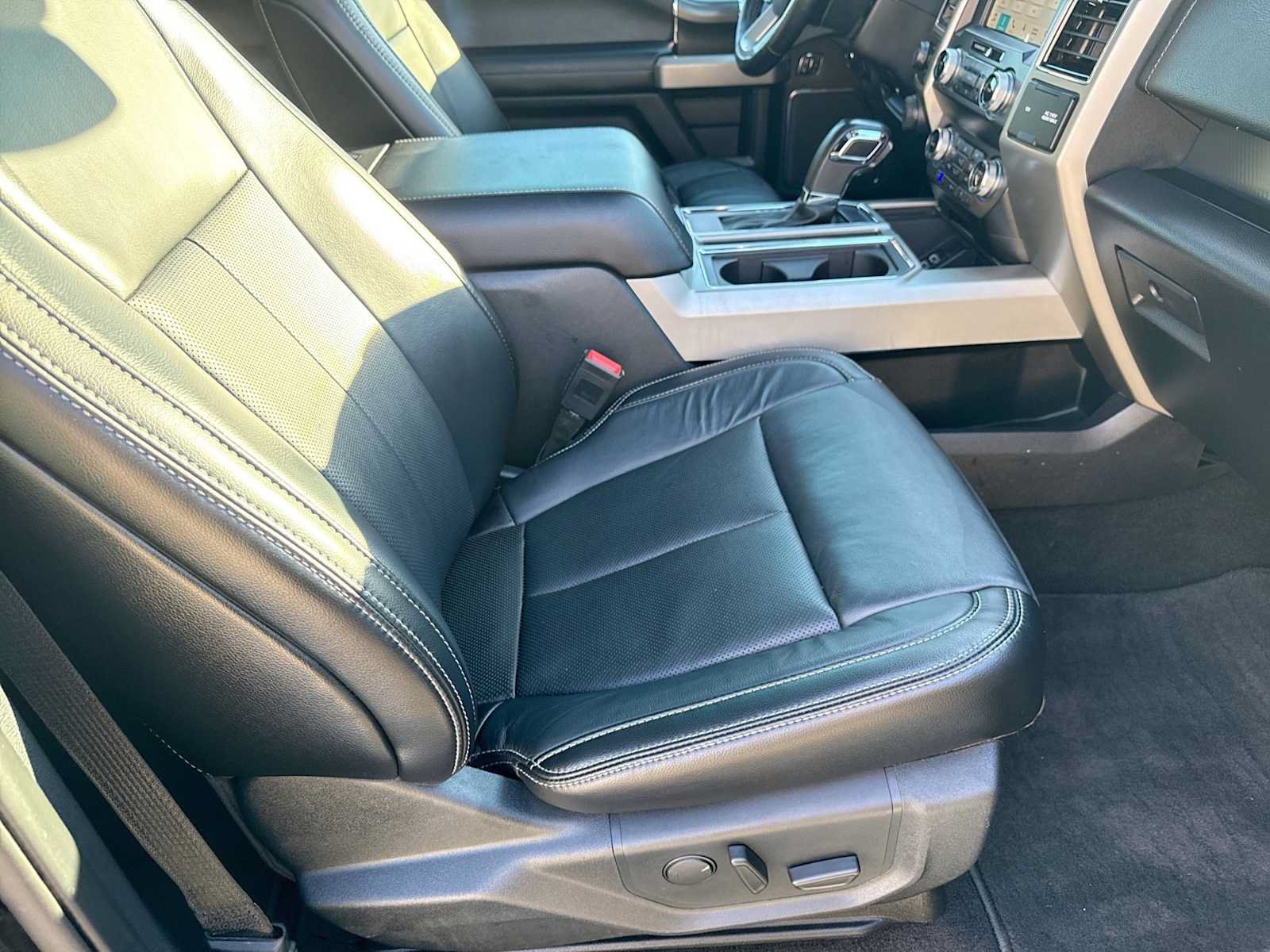 Certified 2019 Ford F150 Lariat w/ Equipment Group 502A Luxury AWD/4WD image 20