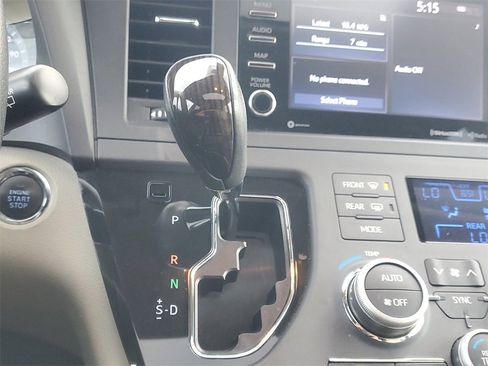 Used 2019 Toyota Sienna XLE image 29