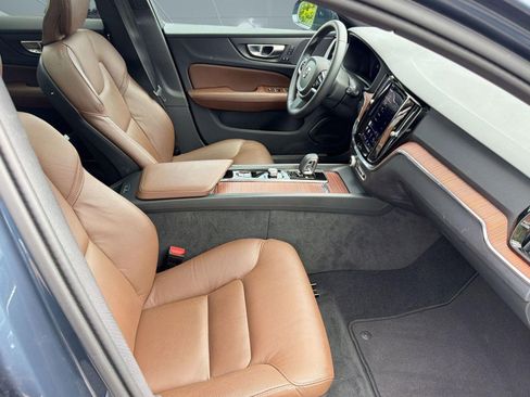Certified 2025 Volvo V60 B5 Cross Country Plus AWD/4WD image 30