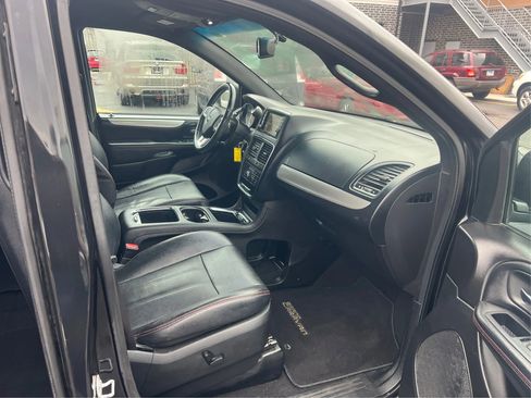 Used 2017 Dodge Grand Caravan GT image 23