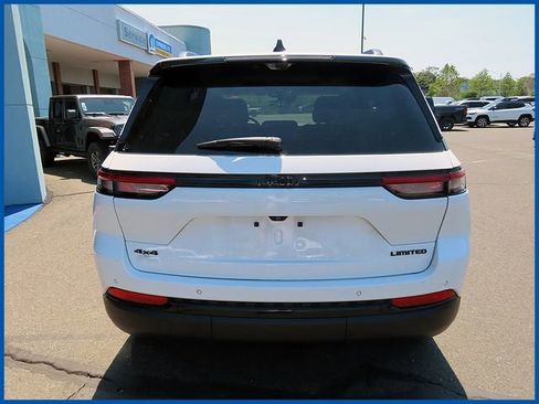 Used 2023 Jeep Grand Cherokee Limited w/ Luxury Tech Group II AWD/4WD image 6