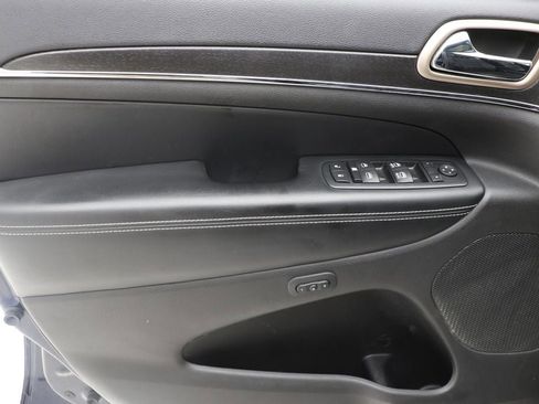 Used 2015 Jeep Grand Cherokee Limited w/ Luxury Group II image 16