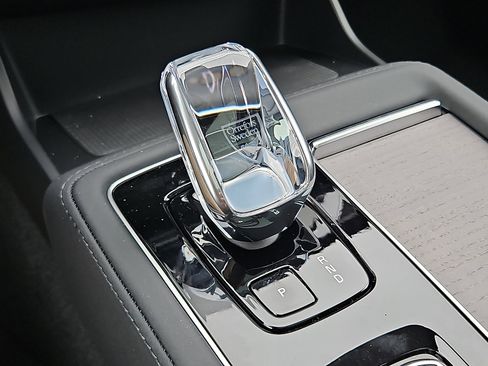 New 2026 Volvo XC90 T8 Ultra w/ Protection Package Premier AWD/4WD image 12