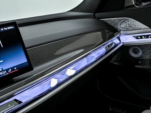 Used 2025 BMW 760i xDrive w/ Executive Package image 35