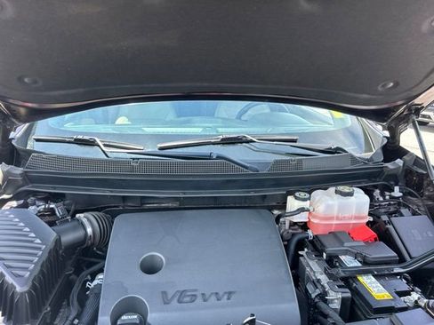 Used 2023 Chevrolet Traverse LT FWD image 32