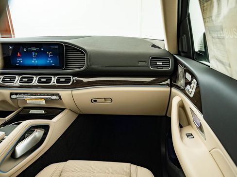 New 2026 Mercedes-Benz GLS 450 4MATIC image 52