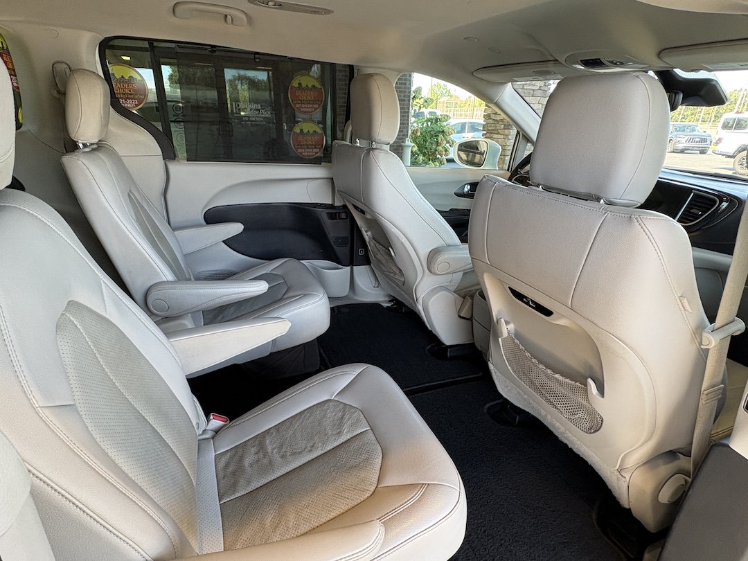Used 2021 Chrysler Pacifica Touring-L FWD image 28